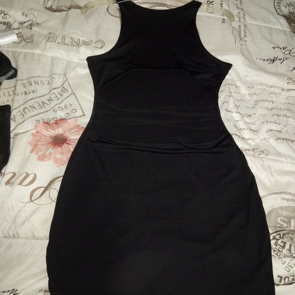 Black dress - Picture 2 of 5